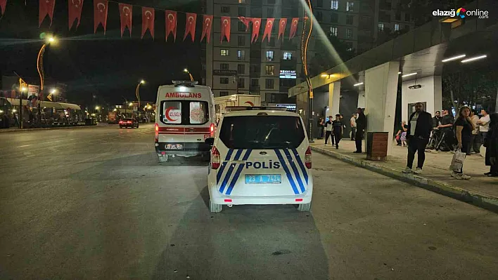 Elazığ'da Korku Dolu Anlar: Gaspçıya Direndi, Bıçaklanarak Yaralandı!