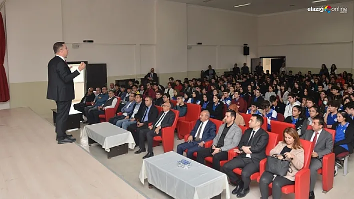 'Geçmişten Geleceğe Bilginin Gücü' konferansına yoğun ilgi