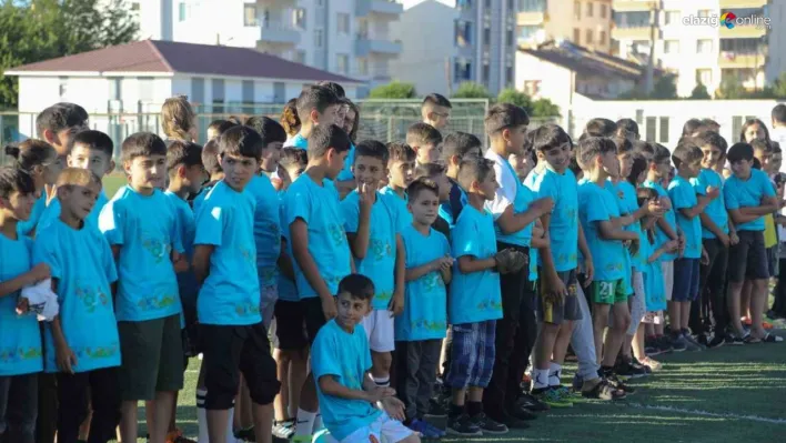 Genç'te yaz spor okullarının açılışı yapıldı