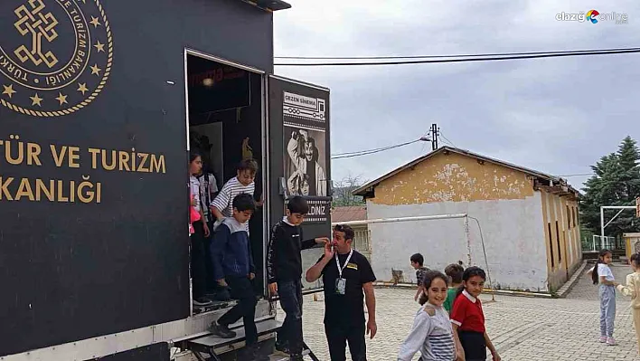 Elazığ'da Sinema Tırı Heyecanı: Mobil Sinema Çocuklarla Buluşuyor!