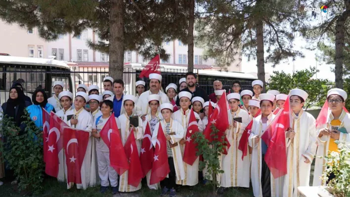 İcadiye Şehitliği'nde duygusal anlar: 30 hafızdan şehitler için Kur'an tilaveti