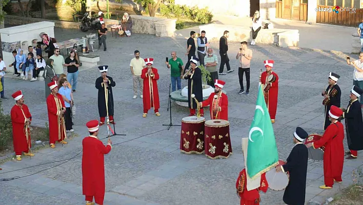 Elazığ Belediyesi Sanatı Sokağa Taşıyor: Harput'ta Mehter Marşları Yankılandı!