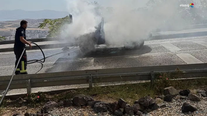 Harput'ta yolunda korkutan yangın: Seyir halindeki otomobil alevlere teslim oldu!