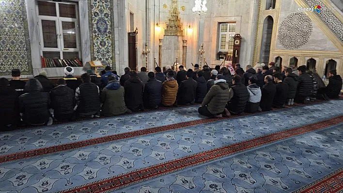 HÜDA PAR Elazığ Gençlik Kolları'ndan Anlamlı Etkinlik: Gençler Sabah Namazında Buluştu!