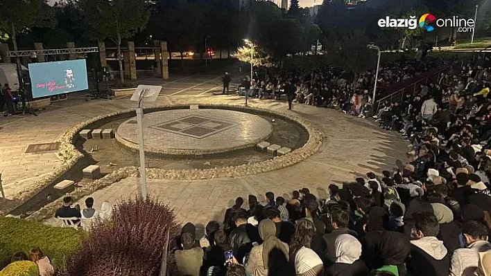 Öğrencilerden açık hava sinemasına yoğun ilgi