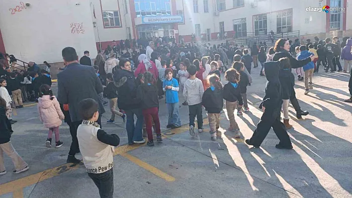 İlkokul öğrencilerine deprem ve yangın tatbikatı