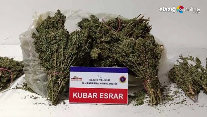 Jandarma ekiplerinin yaptığı çalışmada 4,5 kilo esrar ele geçirildi