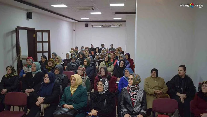 Kadın Akademisi programının ilk dersi medya okuryazarlığı