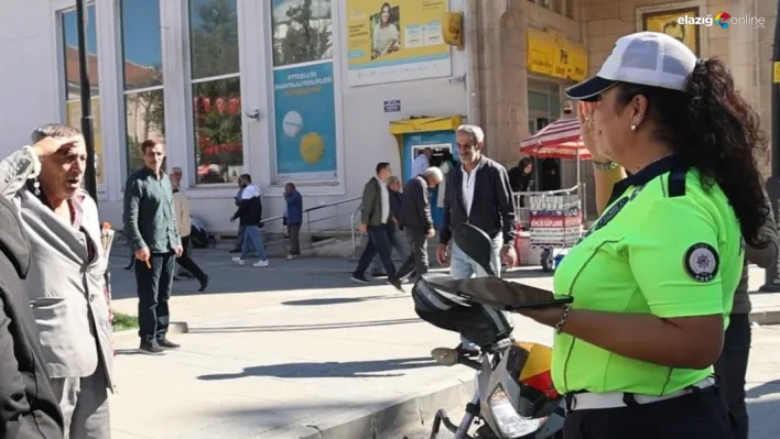 Elazığ'da vatandaştan kadın polise sürpriz tekmil: Hem güldürdü hem yüreklere dokundu