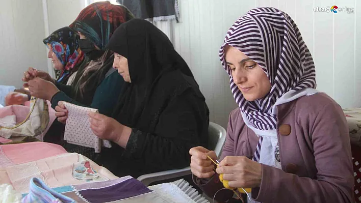 Depremzede kadınlar, depremin izlerini üreterek siliyor