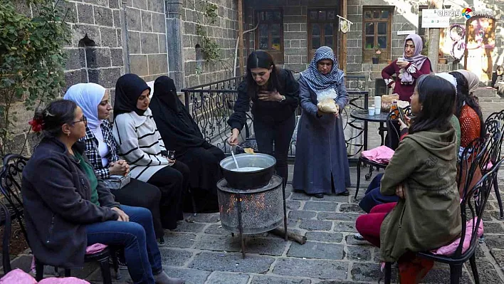 Kadınlar doğal şifa karışımlarını öğreniyor