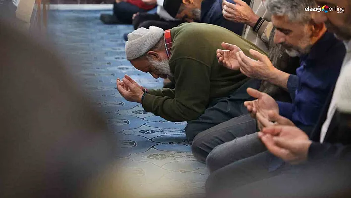 Elazığ'daki camiler doldu taştı