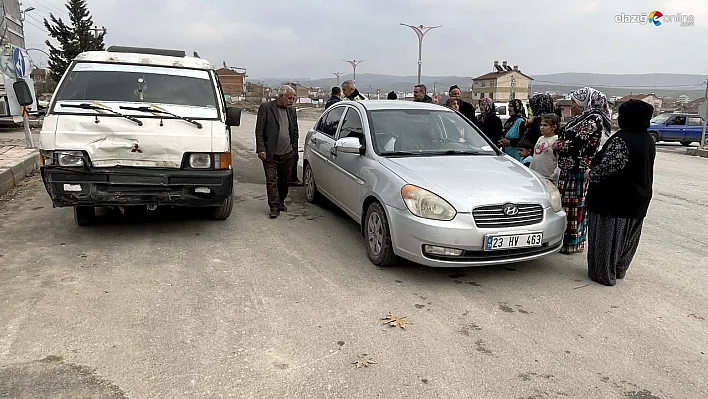 Kamyonet ile otomobilin çarpıştığı kazada 2 kişi yaralandı