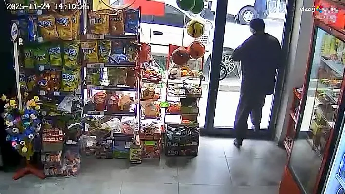 Elazığ'da İlginç Kaza: Cam Kapıyı Görmeyip Kafasıyla Kırdı! O Anlar Kameraya Böyle Yansıdı