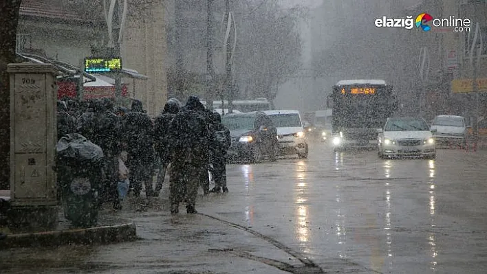 Kar, Elazığ'ı etkisi altına aldı