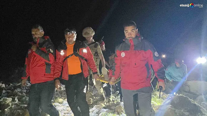 Kayalıklardan düşen kadını ekipler kurtardı