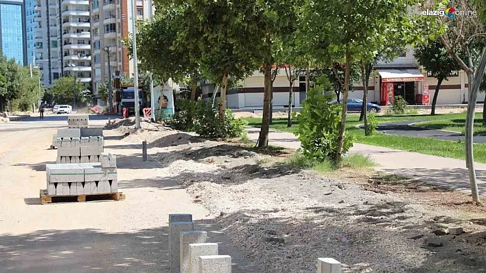 Kayapınar'da kaldırım yenileme çalışmaları devam ediyor