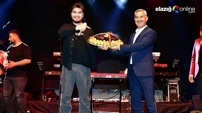 Kiraz Festivali'nde Mustafa Ceceli coşkusu