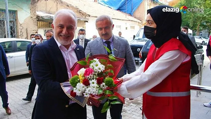 Kızılay Genel Başkanı Kınık: Elazığ'ın eli dünyaya ulaşmış oldu