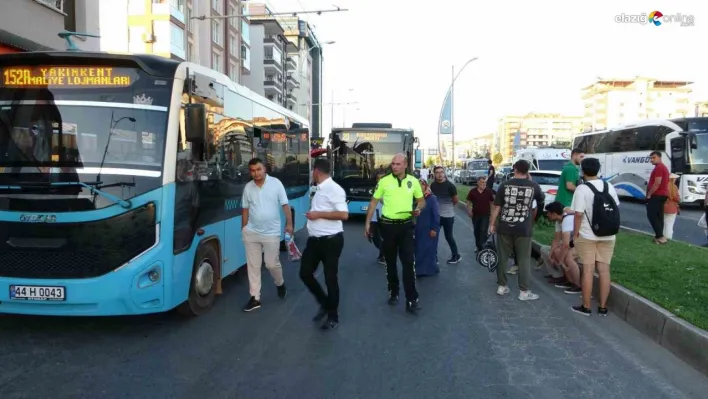 Kontrolden çıkan araç onlarca yolcunun bulunduğu otobüse çarptı