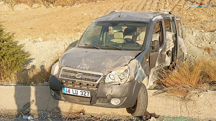 Kontrolden çıkan hafif ticari araç su tahliye kanalına çarptı: 1 yaralı