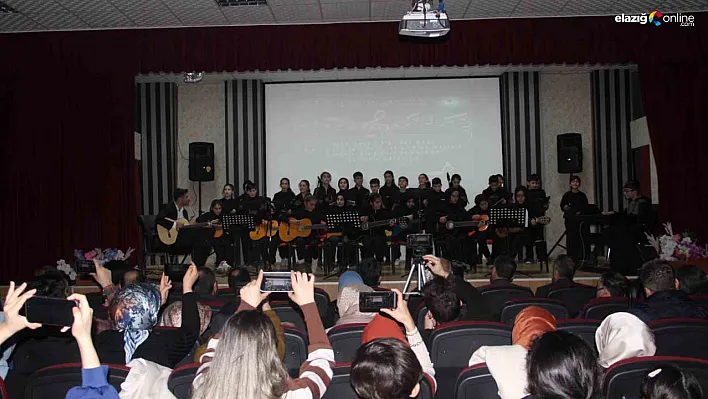 Köy okulu öğrencileri müzik grubu kurdu, konser verdi