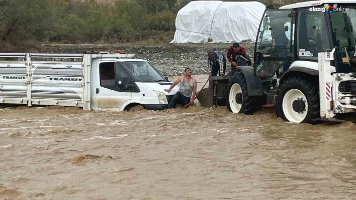 Kulp'ta aşırı yağış sonucu mahsur kalan şoför kurtarıldı