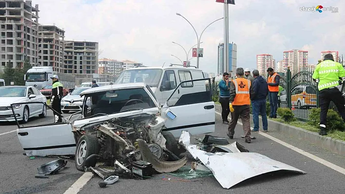 Makas attı, trafiği birbirine kattı: 2 yaralı