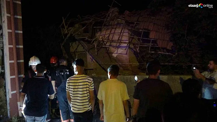 Malatya'da hasarlı evin çatısı çöktü