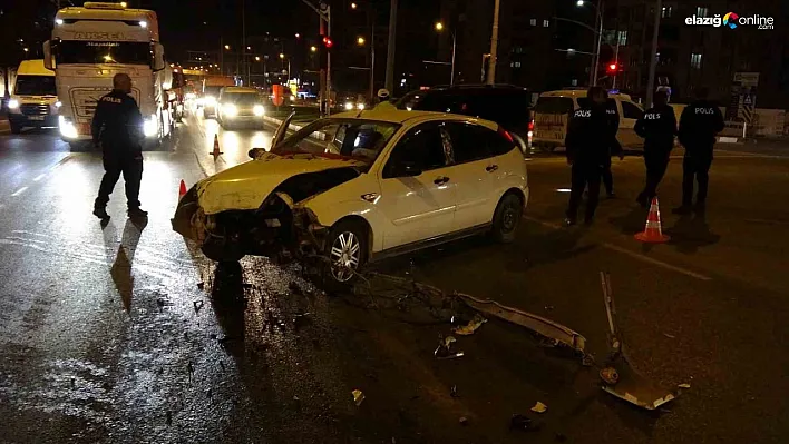 Malatya'da iki aracın çarpıştığı kazada ortalık savaş alanına döndü: 3 yaralı