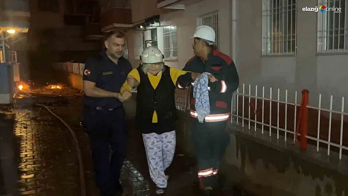 Malatya'da iki binanın çatısında çıkan yangın korkuttu