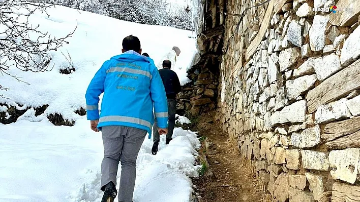 Malatya'da karlı yollar yaşlı kadın için aşıldı