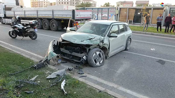 Malatya'da kontrolden çıkan araç refüje çarptı: 3 yaralı