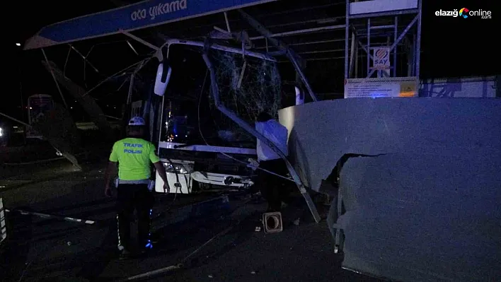 Malatya'da kontrolden çıkan yolcu otobüsü oto yıkamaya daldı: 8 yaralı