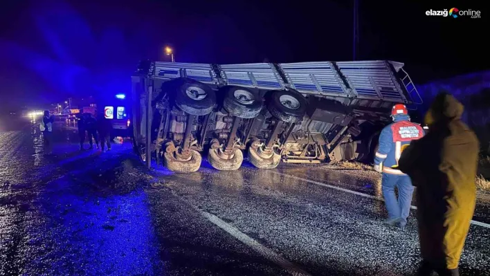 Malatya'da maden yüklü tır devrildi: 1 yaralı