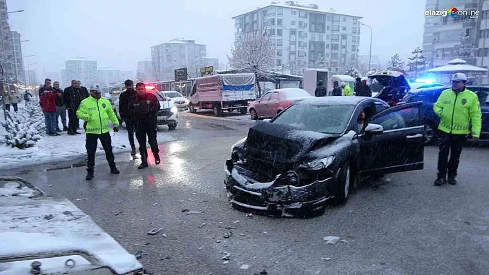 Malatya'da öğrenci servisi ile otomobil çarpıştı: 5 yaralı