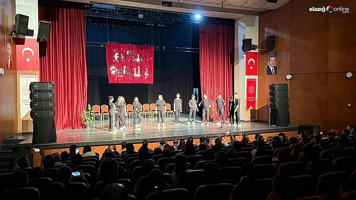 Malatya'da öğrencilerden Turgut Özakman oyunu