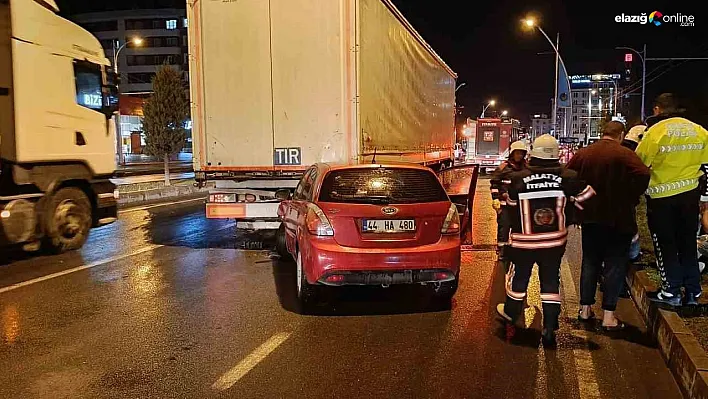 Malatya'da otomobil ile tır çarpıştı: 3 yaralı