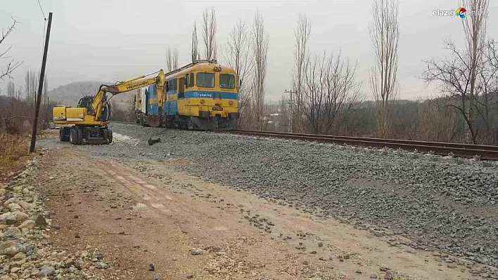 Malatya'da raylardan çıkan lokomotif paniğe neden oldu