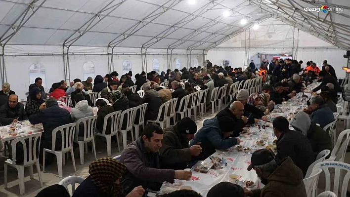 Malatya'da vatandaşlar iftar çadırında bir araya geldi