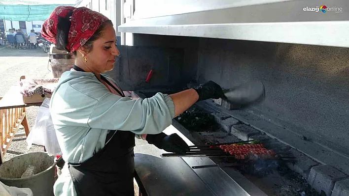 Malatya'da eşiyle birlikte ekmek mücadelesini sürdürüyor