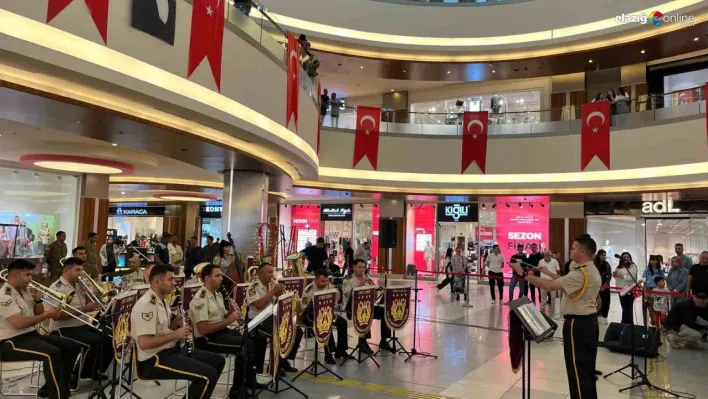 Malatya Park AVM'de Gaziler Günü konseri