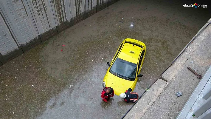 Malatya sağanak yağışa teslim: Yollar göle döndü