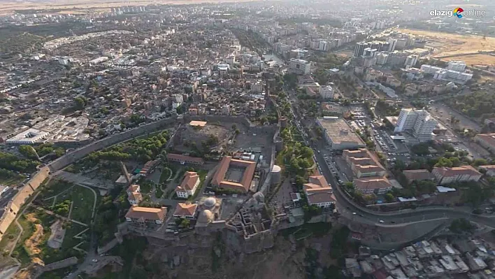Manzara tutkunları havadan Diyarbakır'ın tarihi yerlerini keşfediyor