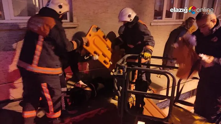 Merdiven boşluğunda çıkan yangın paniğe neden oldu