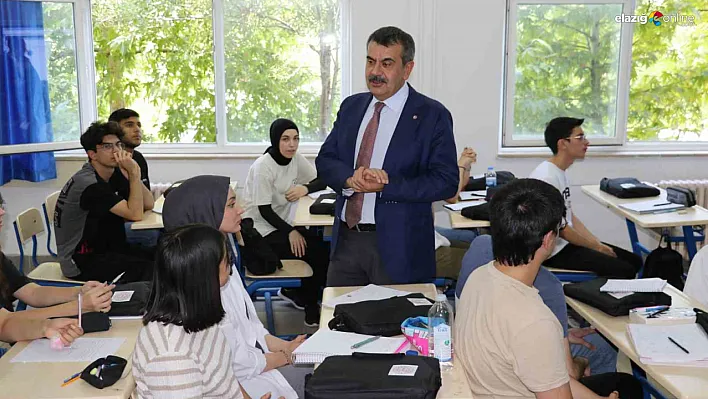 Bakan Yusuf Tekin'den yaz okulundaki öğrencilere ziyaret