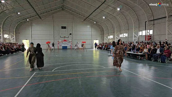 Moda bölümü öğrencileri tasarladıkları giysileri sergiledi