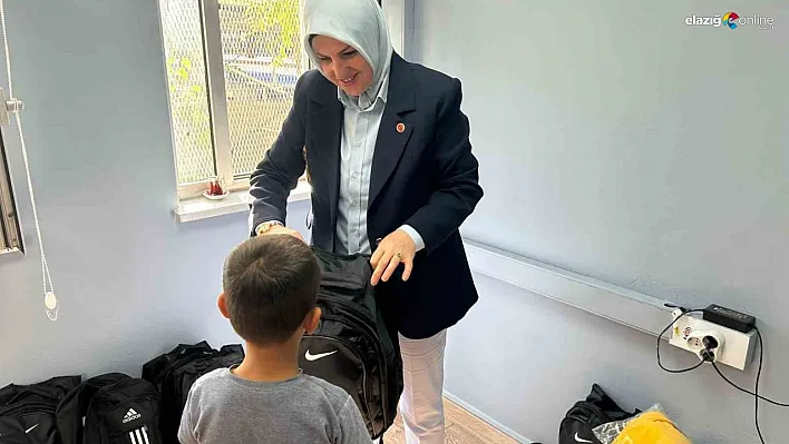 Muhtar anadan öğrencilere kırtasiye desteği