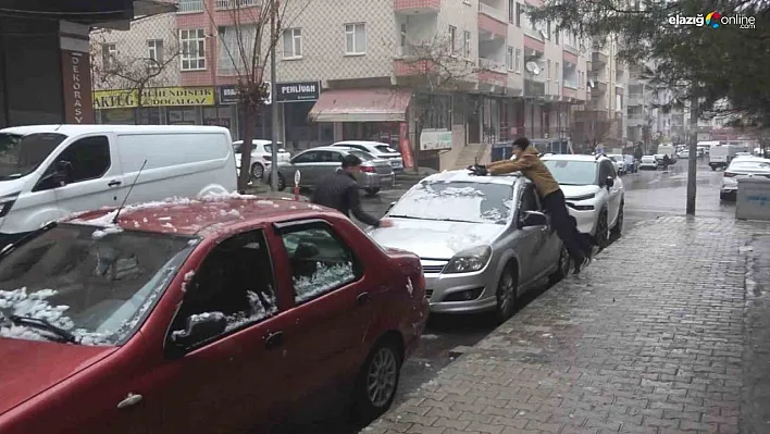 Öğrenciler sınav stresini kar topu oynayarak attı