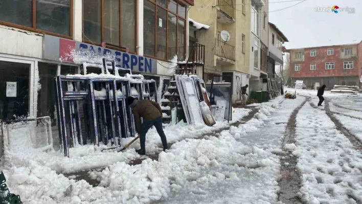 Karlıova, tamamen beyaza büründü